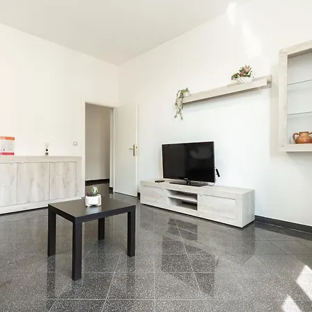 Cozy Apartment, 400m From Beaches And Sea Апартаменты Генуя